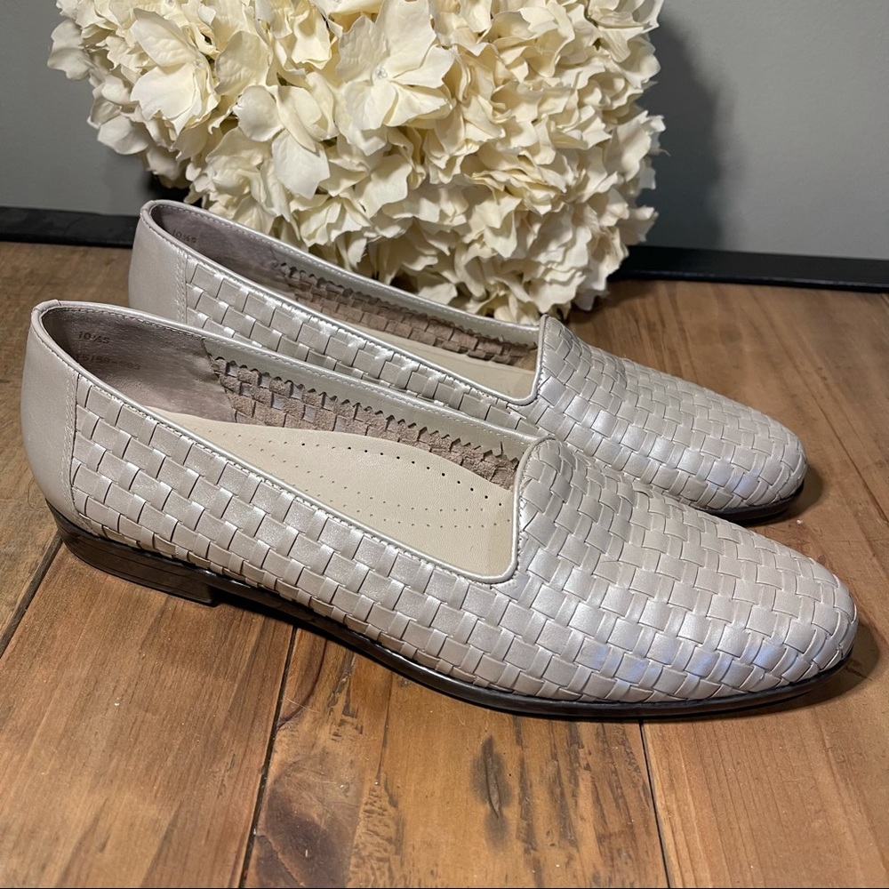 Trotter Liz Woven Loafers Pearl Sz 10.5 Slim